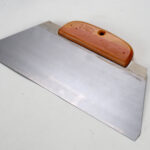 ESPATULA ENDUIR "RUCAR" SIN CABO 30 CMS.